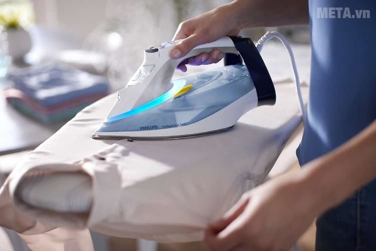 Bàn là, bàn ủi khô sử dụng rất đơn giản, không cần mất nhiều thời gian chờ đợi