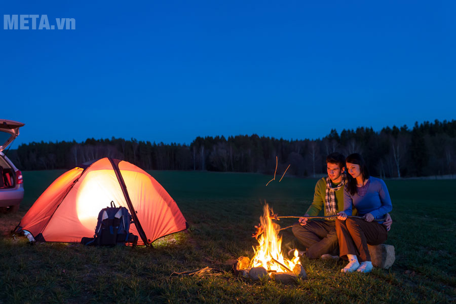 Lều cắm trại, du lịch là một đồ dùng không thể thiếu cho những chuyến đi chơi xa ngoài trời.