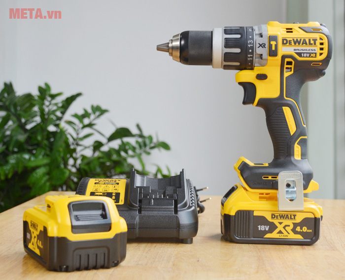 Máy khoan động lực cầm tay dùng pin