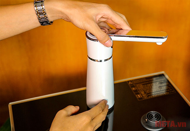 Cây nước nóng lạnh WD3000C