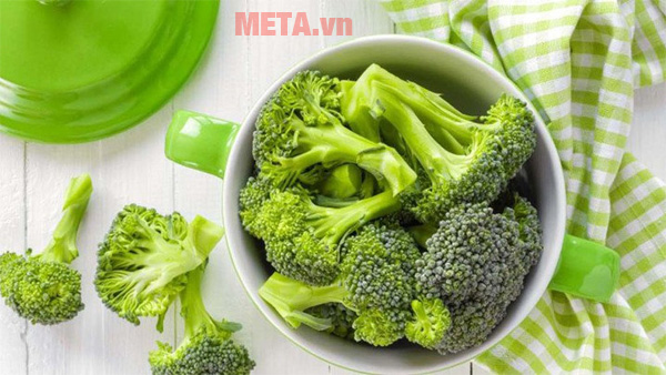 Nguyên nhân và cách khắc phục máy ép trái cây bị kẹt? Cắt nhỏ nguyên liệu