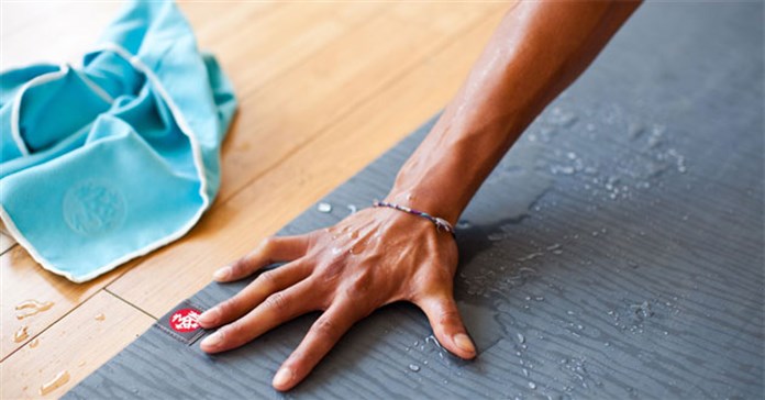 Có nên giặt thảm yoga định kỳ không? Giặt như nào đúng cách?