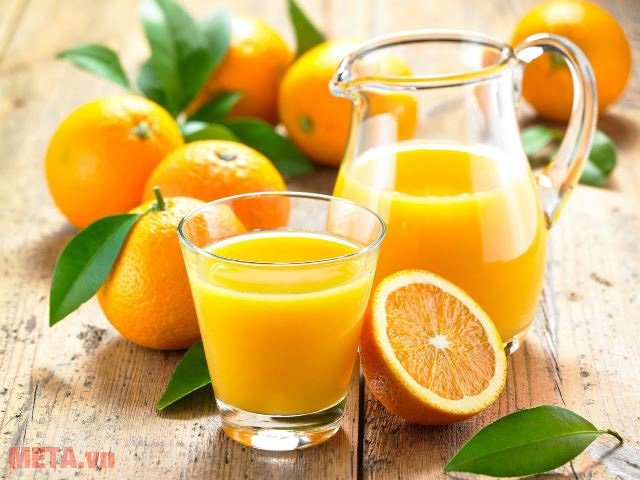 Nước cam vừa mát lành, vừa tốt cho sức khỏe.