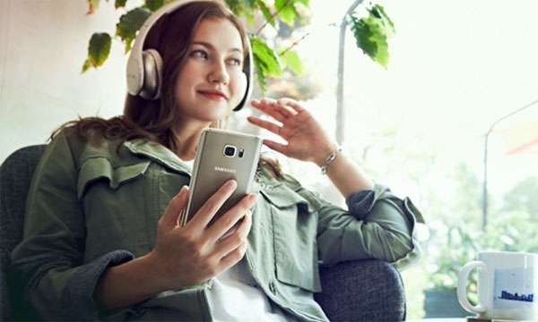Nghe nhạc bằng loa và tai nghe có gì khác nhau?