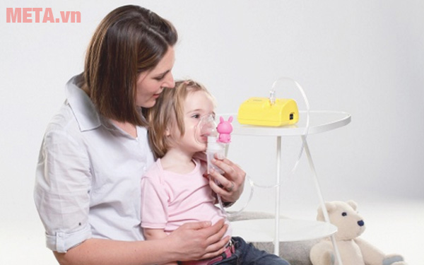 Sử dụng máy khí dung đúng cách sẽ giúp bệnh hô hấp của bé nhanh khỏi hơn.