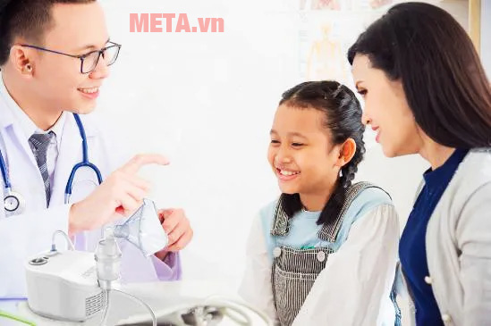 Vệ sinh máy xông mũi họng đúng cách giúp tăng hiệu quả điều trị, bảo vệ sức khỏe cho người bệnh.