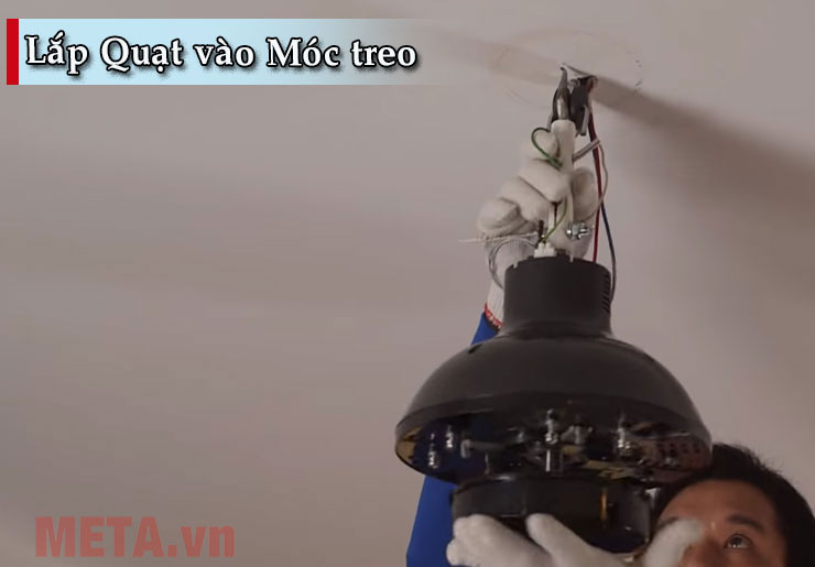 Lắp quạt trần vào móc treo