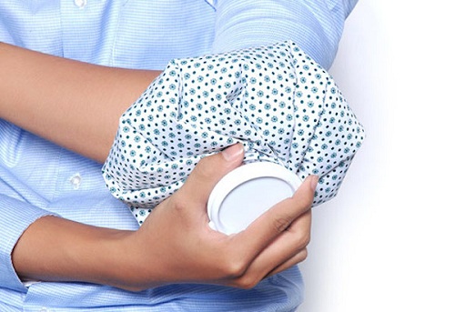 Chườm lạnh giúp hỗ trợ làm giảm các chứng đau cấp