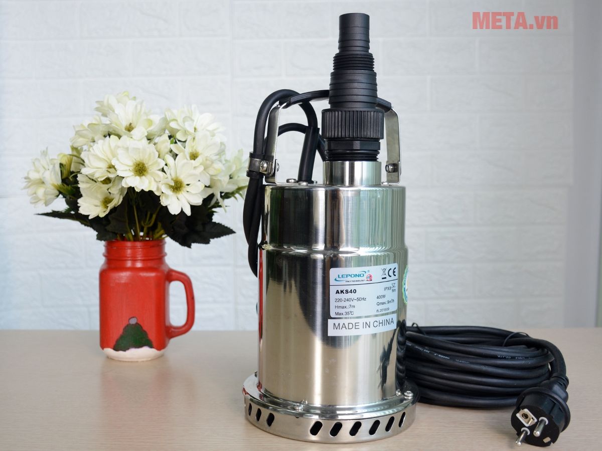 Thay dầu trong máy bơm chìm giúp máy vận hành tốt, đảm bảo độ bền