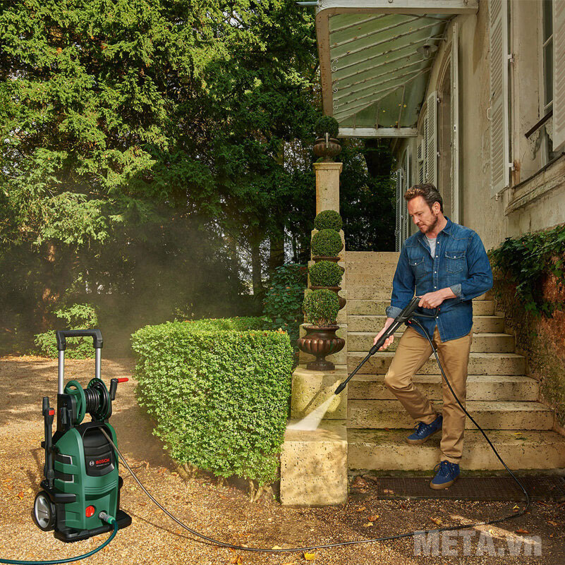  Máy rửa xe Bosch có khả năng làm sạch bề mặt trong thời gian ngắn