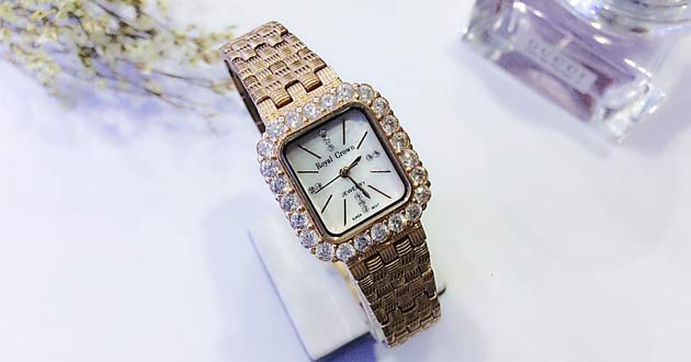 Đồng hồ nên đeo dây da hay dây kim loại?