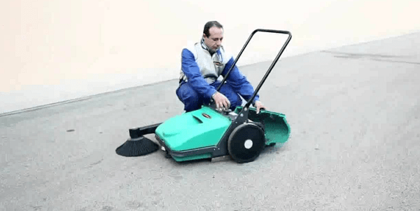 máy quét rác đẩy tay