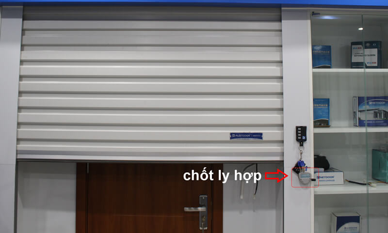 Cách đóng mở cửa cuốn khi mất điện