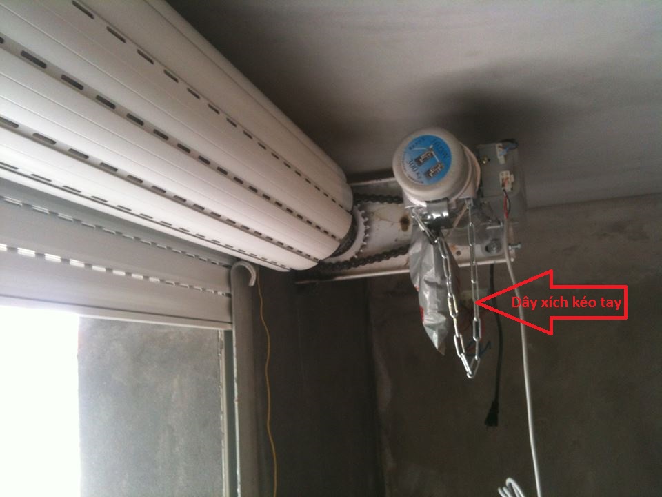Cách đóng mở cửa cuốn khi mất điện