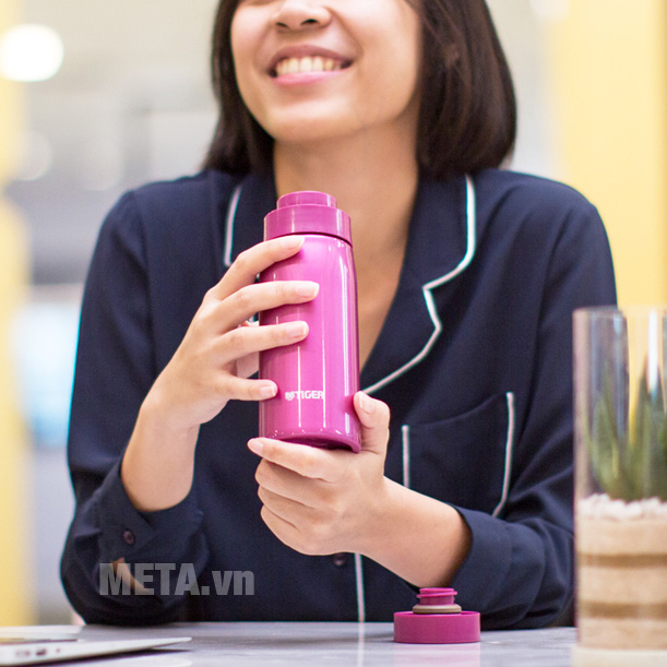 Bình giữ nhiệt có thiết kế đơn giản, tiện dụng