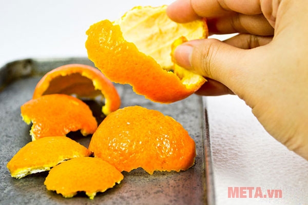 Khử mùi lò vi sóng với vỏ cam