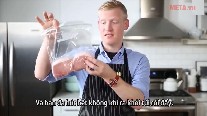 Bước 3: Kéo khóa hoàn toàn miệng túi