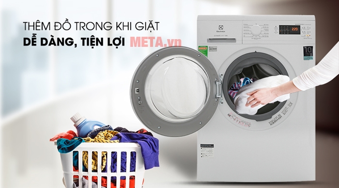 Dễ dàng thêm thêm đồ trong quá trình giặt với tính năng Add Item của máy giặt Electrolux Inverter 9kg EWF9024ADSA