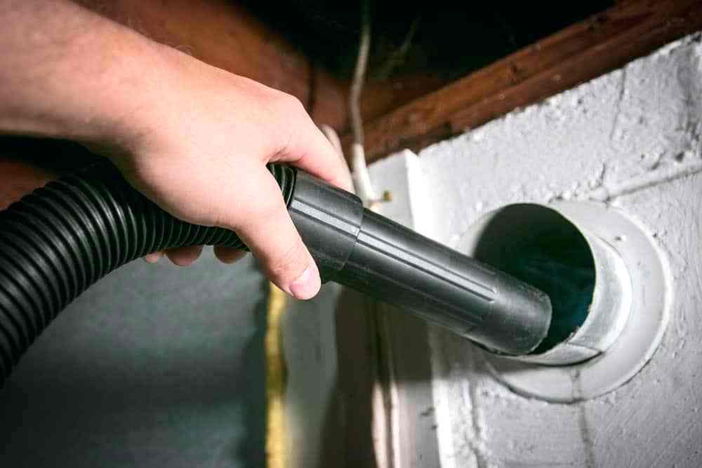 Máy hút bụi giúp làm sạch các thiết bị gia dụng
