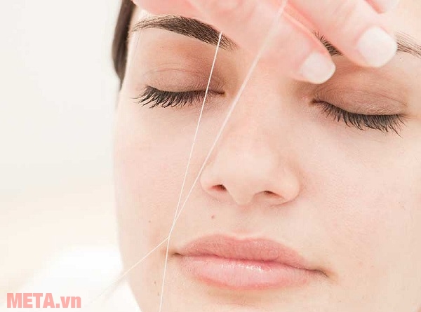 Hướng dẫn cách tẩy ria mép hiệu quả tại nhà bằng chỉ