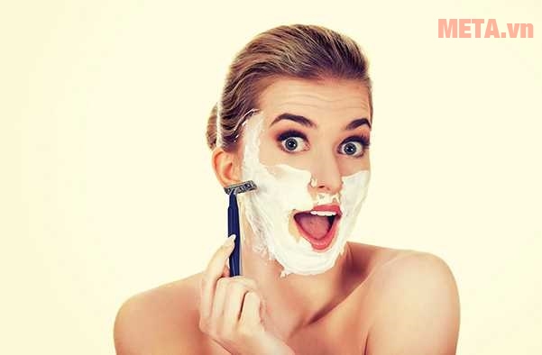 Hướng dẫn cách tẩy ria mép hiệu quả tại nhà bằng dao cạo