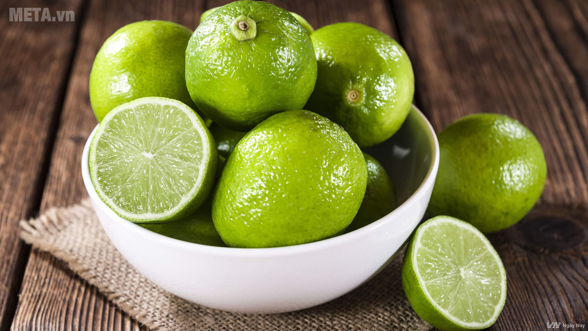 Dùng chanh tươi để khử mùi tủ lạnh