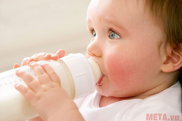 Vệ sinh và bảo quản bình sữa cho bé