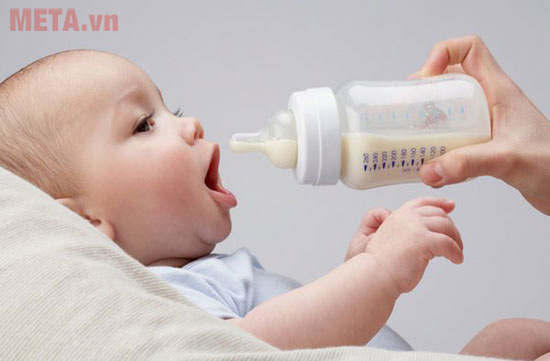 Vệ sinh và bảo quản bình sữa cho bé