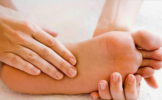 ngâm chân nước nóng có tác dụng gì