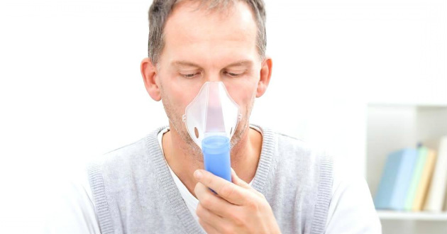 Sử dụng máy xông hút mũi sẽ giúp làm sạch mũi và hỗ trợ điều trị các bệnh đường hô hấp