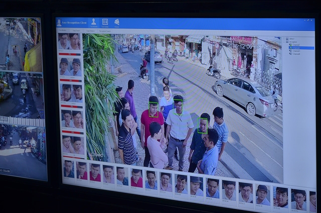 Camera giám sát ngoài trời nhận diện khuôn mặt