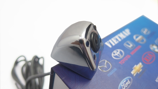 Nên mua camera lùi từ thương hiệu nào?