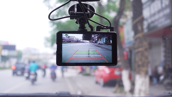 Camera lùi của Vietmap A50 hỗ trợ thang chia vạch