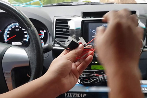 Lắp đặt camera hành trình