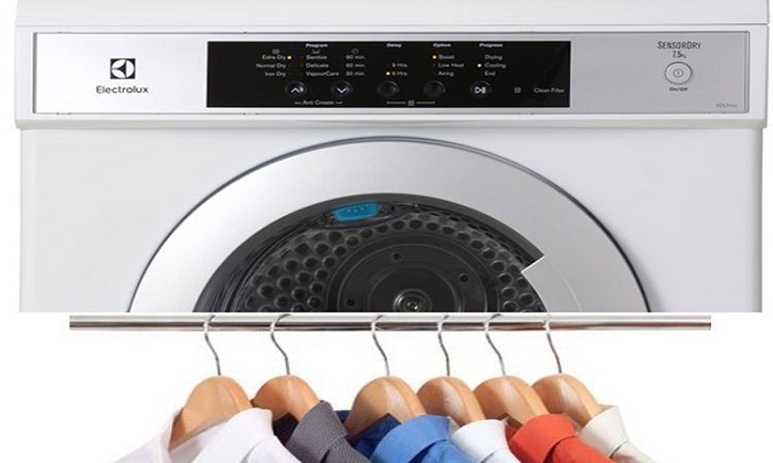 Máy sấy quần áo Electrolux giúp bạn làm khô quần áo mà không cần phơi.