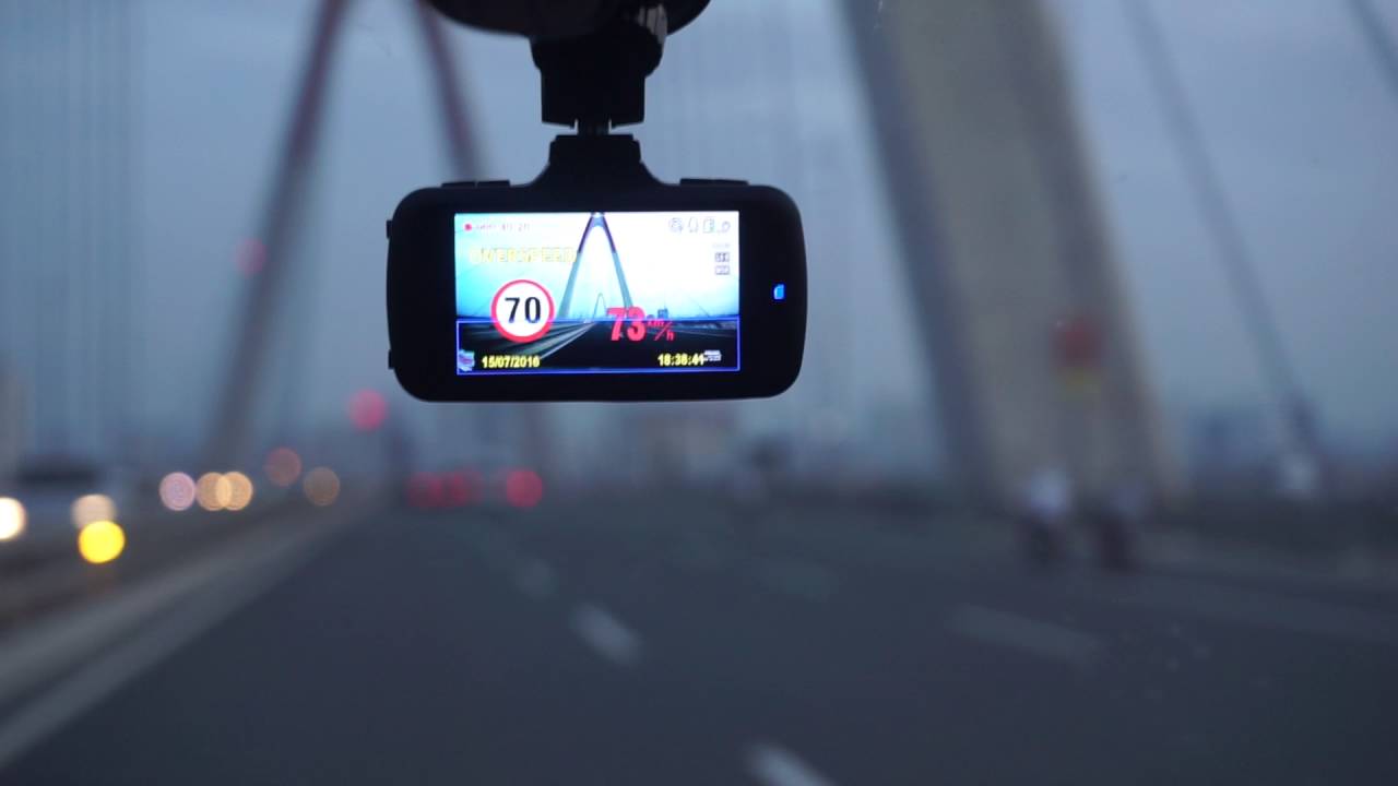 Camera hành trình có tính năng cảnh báo tốc độ giúp bạn lái xe an toàn hơn