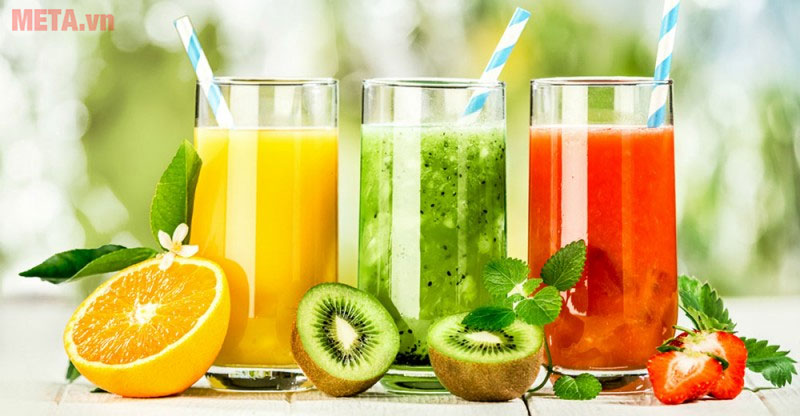 Máy xay sinh tố cối nhựa hay cối thủy tinh tốt hơn?