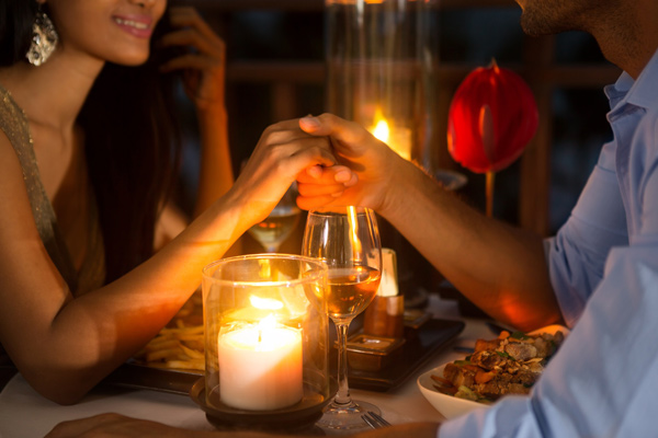 Bữa tối lãng mạn tặng vợ, người yêu ngày 8-3