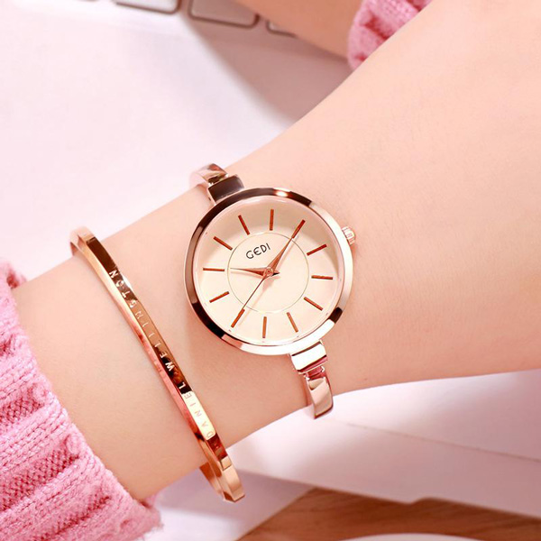 Đồng hồ đeo tay tặng chị em gái ngày 8-3