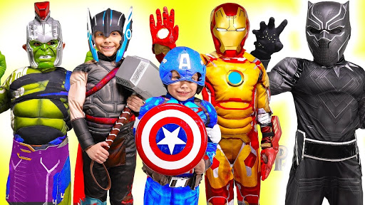 Bé trai nào cũng muốn trở thành siêu anh hùng diệt trừ kẻ ác