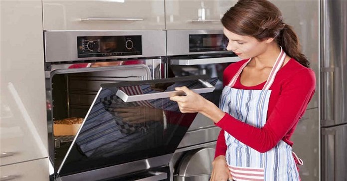Cách vệ sinh lò nướng với giấm trắng và baking soda