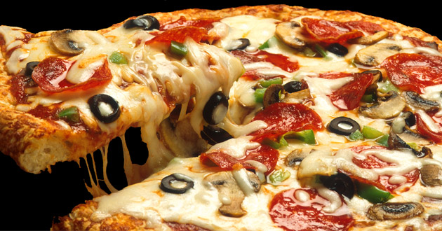 Bánh pizza nướng trong lò nên đặt ở vị trí nào và trong bao lâu để bánh chín đều và đạt được hương vị đặc trưng của món ăn này?

