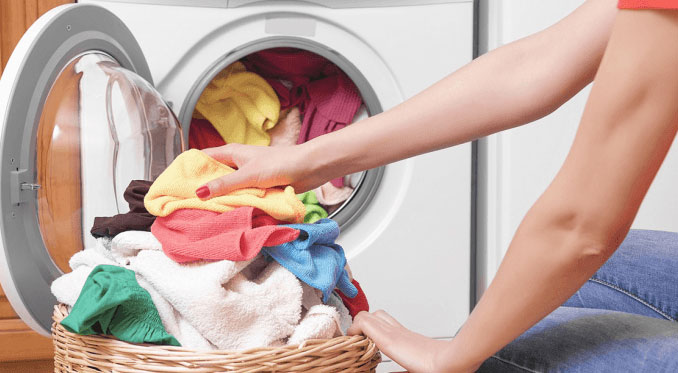 Nên cho bao nhiêu quần áo vào máy giặt mỗi mẻ? - META.vn