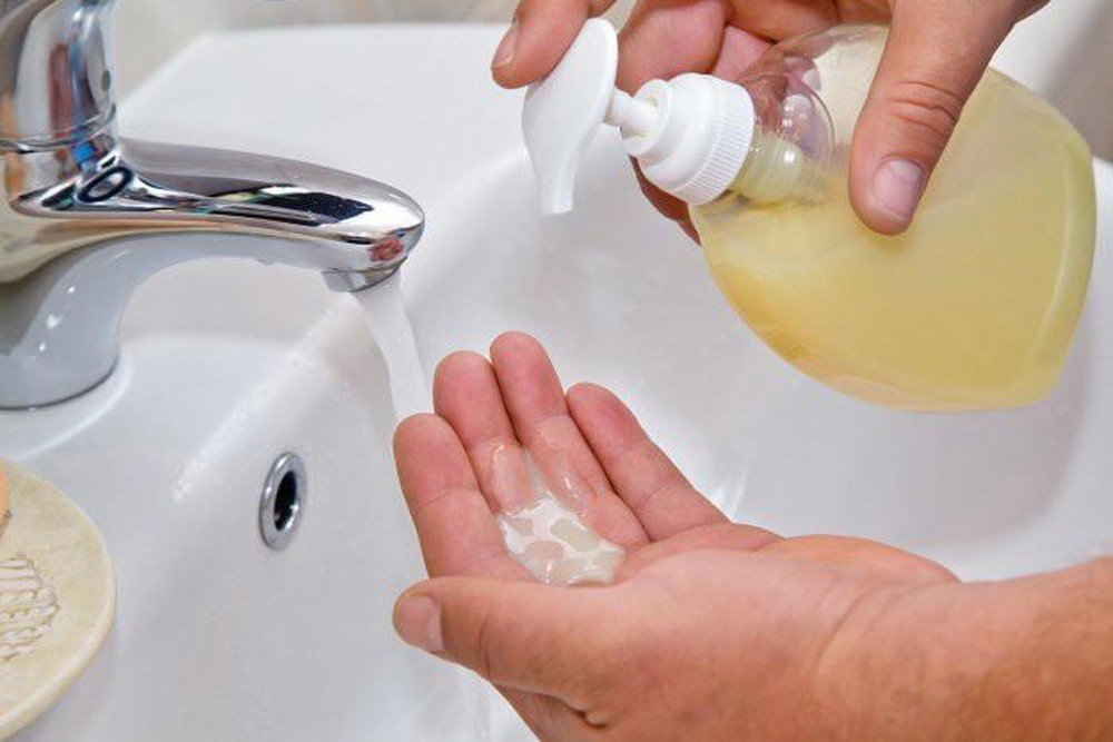 Rửa tay thường xuyên với xà phòng, nước rửa tay là một thói quen tốt