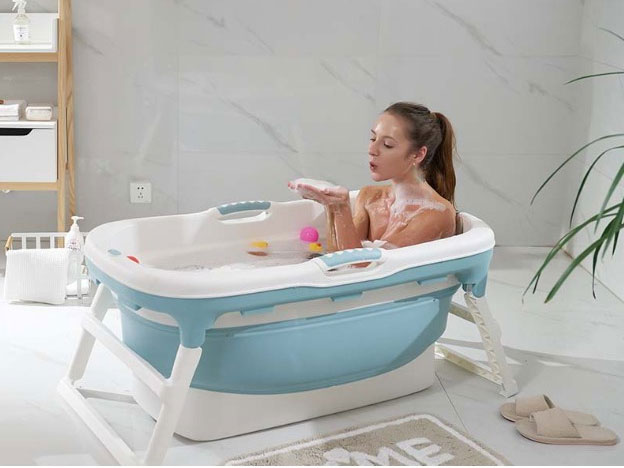 Bồn tắm nhựa gấp gọn giúp bạn có những giây phút thư giãn sau một ngày làm việc mệt mỏi