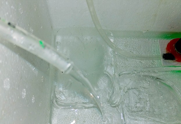 Bước 8: Nối đầu ống nhựa PVC với các bộ phận khác của quạt