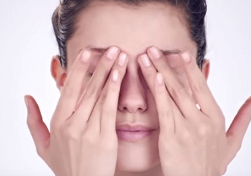 Giảm mỏi mắt tức thời bằng phương pháp massage hốc mắt