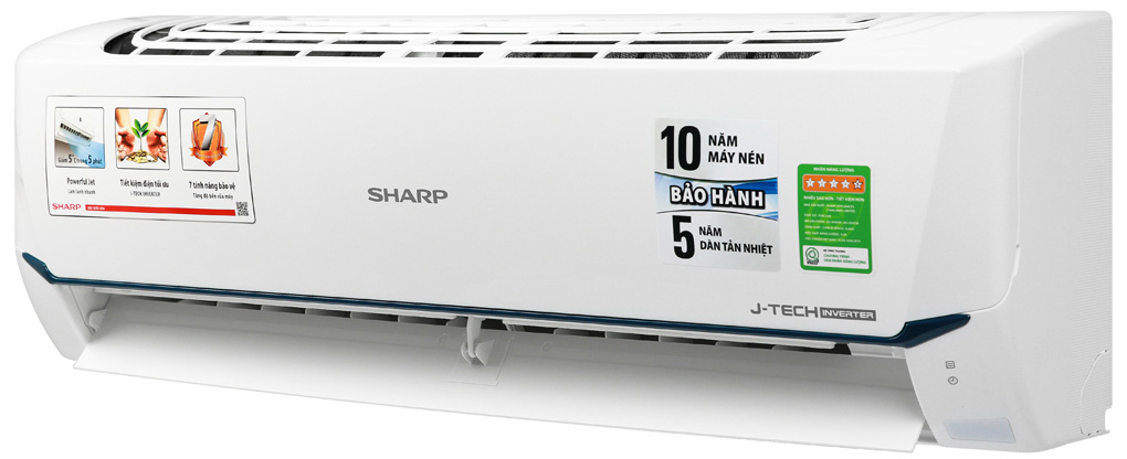 điều hòa treo tường Sharp thường có hệ thống lỗ thông khí phía trên dàn lạnh, các góc được thiết kế vuông vức