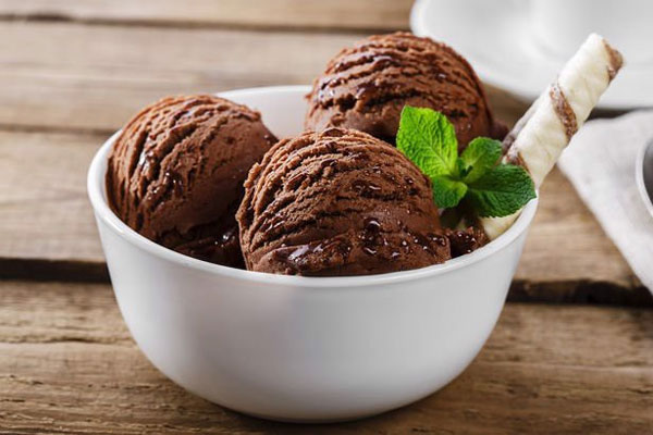 Cách thực hiện kem socola kể từ bột whipping cream mềm mại và mượt mà bên trên nhà