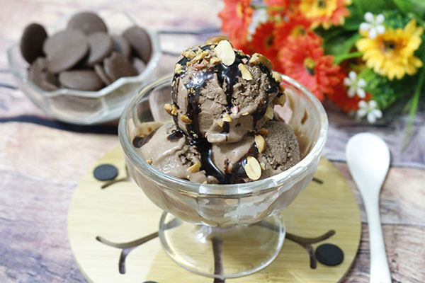 Cách thực hiện kem socola ko cần thiết kem tươi tỉnh bên trên nhà